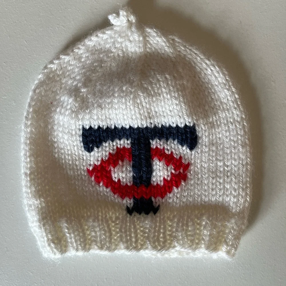 Hand knit infant Minnesota Twins hat-baseball, white/blue/red..MLB